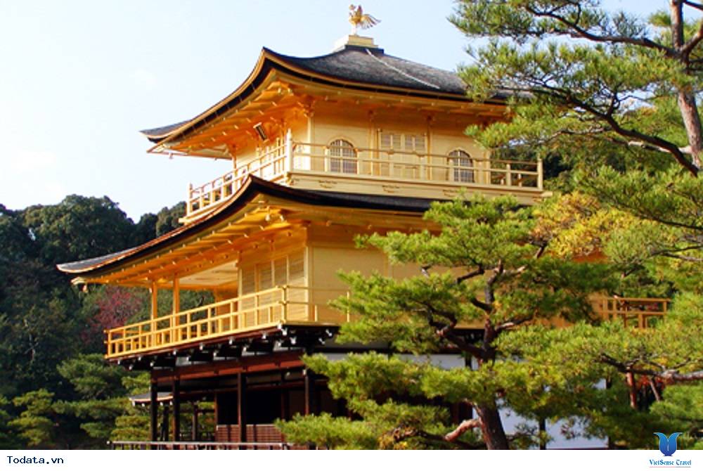 Rực vàng ngôi chùa nổi ở Biển Hồ tại Campuchia - Ảnh 2