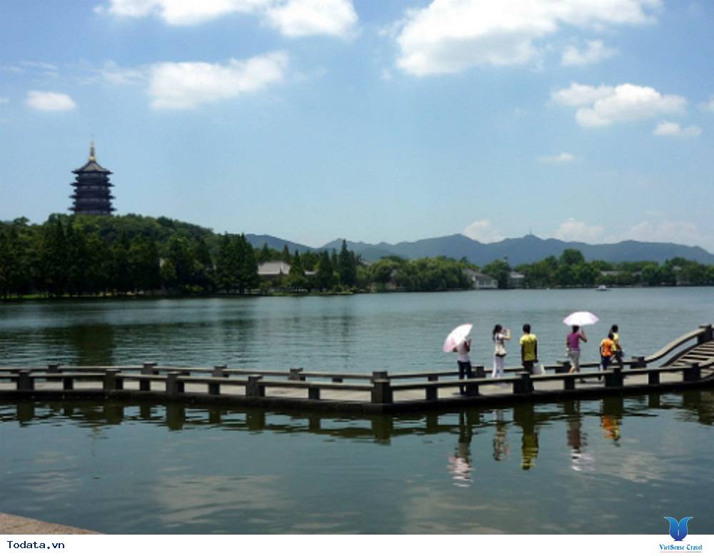 Tây Hồ cùng chuyện tình Hứa Tiên - Bạch Xà nổi tiếng - Ảnh 1