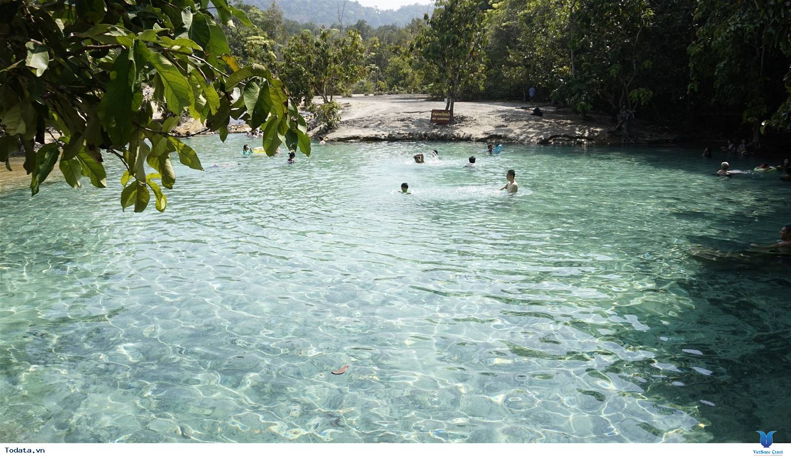 Thả mình trong hồ nước ở Khlong Thom của Thái Lan - Ảnh 1