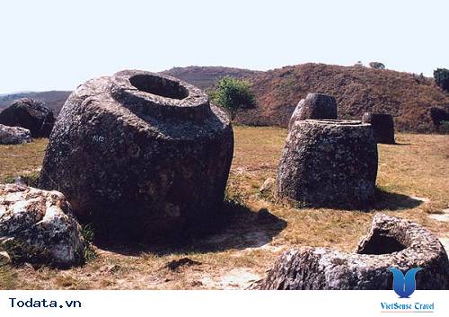 Thám hiểm với nghĩa địa chum ma quái ở Lào - Ảnh 1