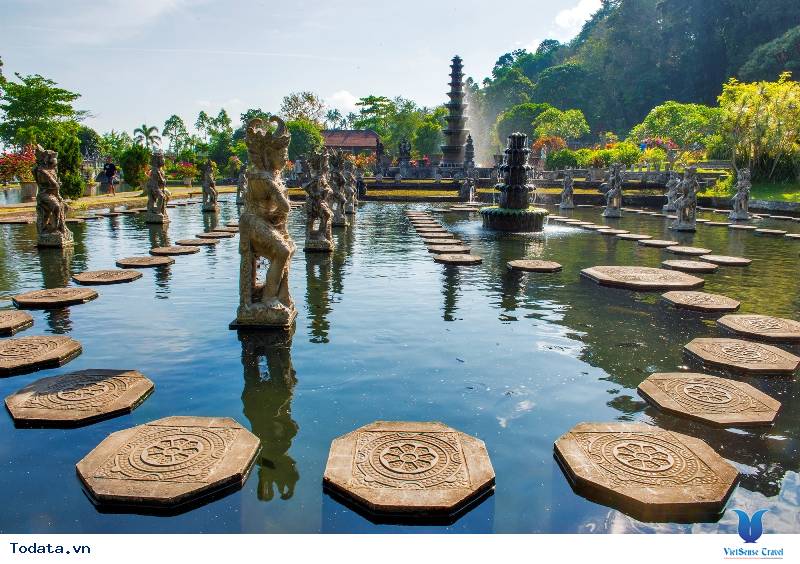 Tham quan cung điện Tirta Gangga - Ảnh 1 Tham quan cung điện Tirta Gangga - Ảnh 1