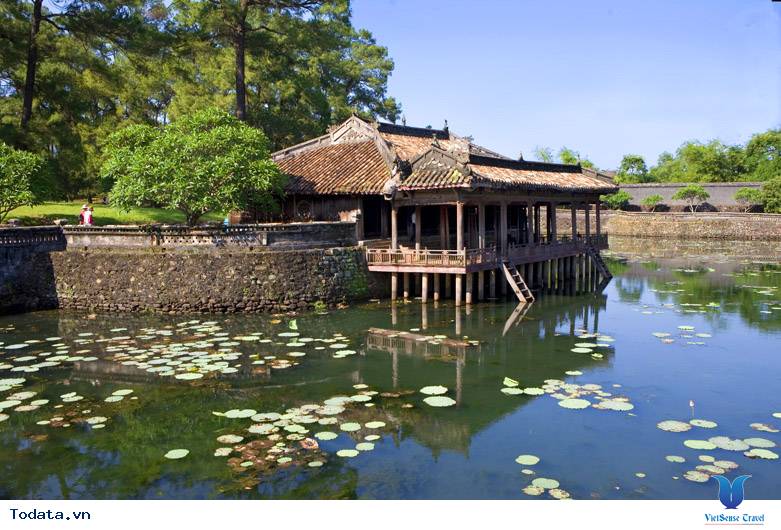 Tham Quan Lăng Mộ 4 Ông Vua Nổi Tiếng Xứ Huế - Ảnh 7