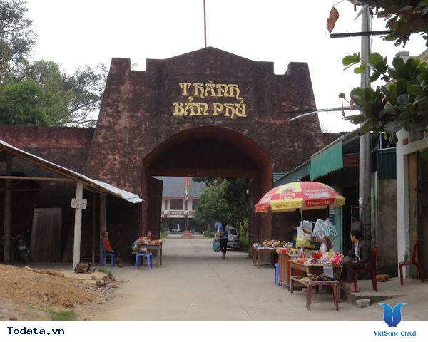 Thăm Thành Bản Phủ Đền Thờ Hoàng Công Chất - Ảnh 1