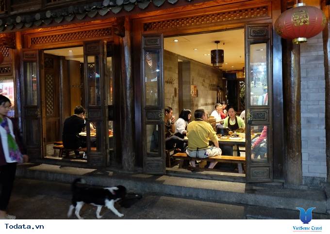 Thích thú với lẩu nướng trên bếp đá ở Lệ Giang, Trung Quốc - Ảnh 8 Thích thú với lẩu nướng trên bếp đá ở Lệ Giang, Trung Quốc - Ảnh 8