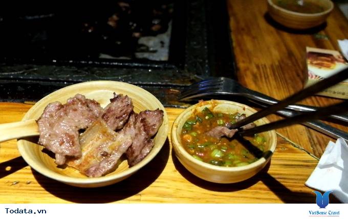 Thích thú với lẩu nướng trên bếp đá ở Lệ Giang, Trung Quốc - Ảnh 6 moitruong