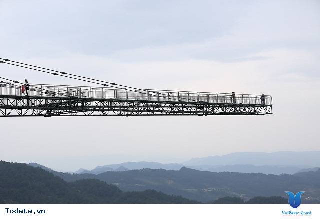 Thót tim với cây cầu giữa lưng chừng núi ở Trung Quốc - Ảnh 3 Thót tim với cây cầu giữa lưng chừng núi ở Trung Quốc - Ảnh 3
