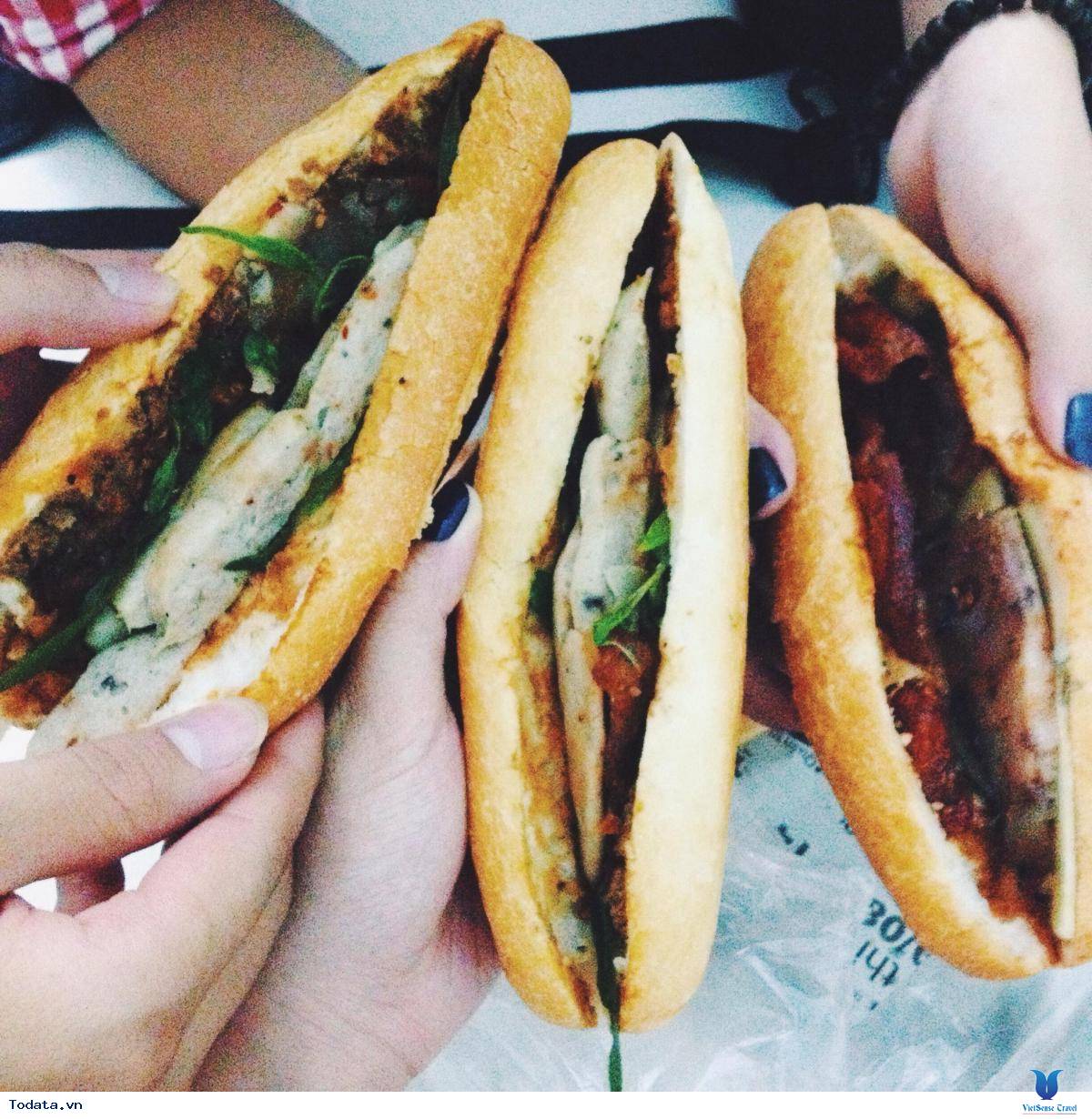 Thưởng Thức Bánh Mì Chuẩn Vị Huế - Ảnh 1 Thưởng Thức Bánh Mì Chuẩn Vị Huế - Ảnh 1