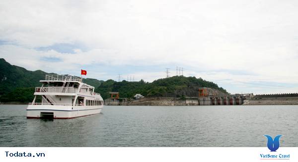 Thủy điện Hòa Bình - điểm nhấn trong hành trình thăm quan hồ sông Đà - Ảnh 1 Thủy điện Hòa Bình - điểm nhấn trong hành trình thăm quan hồ sông Đà - Ảnh 1