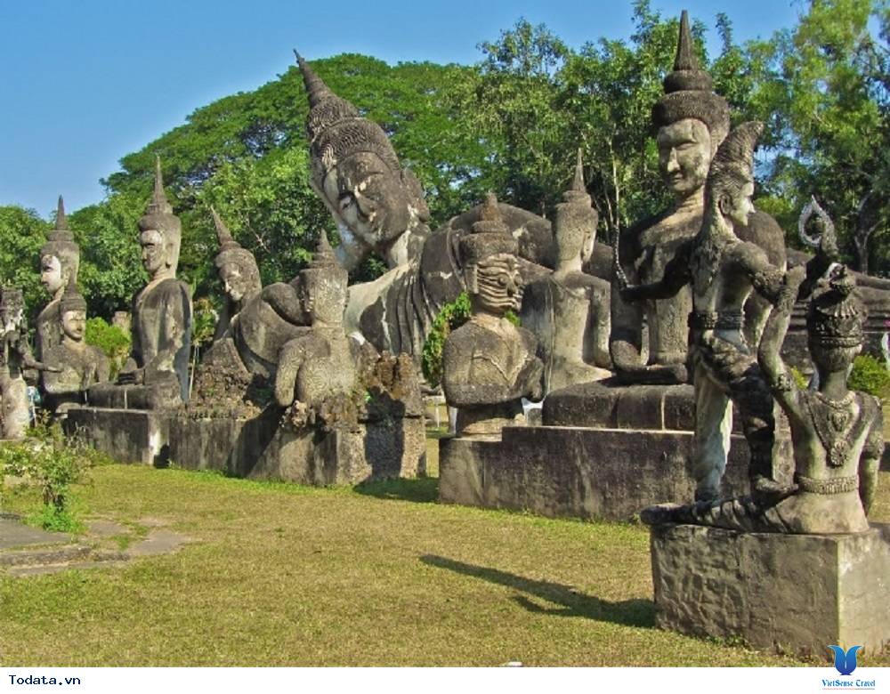Tĩnh lặng với vườn tượng Phật tại Lào - Ảnh 3 Tĩnh lặng với vườn tượng Phật tại Lào - Ảnh 3