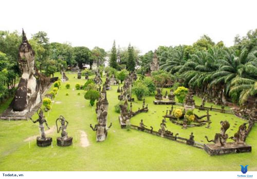 Tĩnh lặng với vườn tượng Phật tại Lào - Ảnh 1 Tĩnh lặng với vườn tượng Phật tại Lào - Ảnh 1