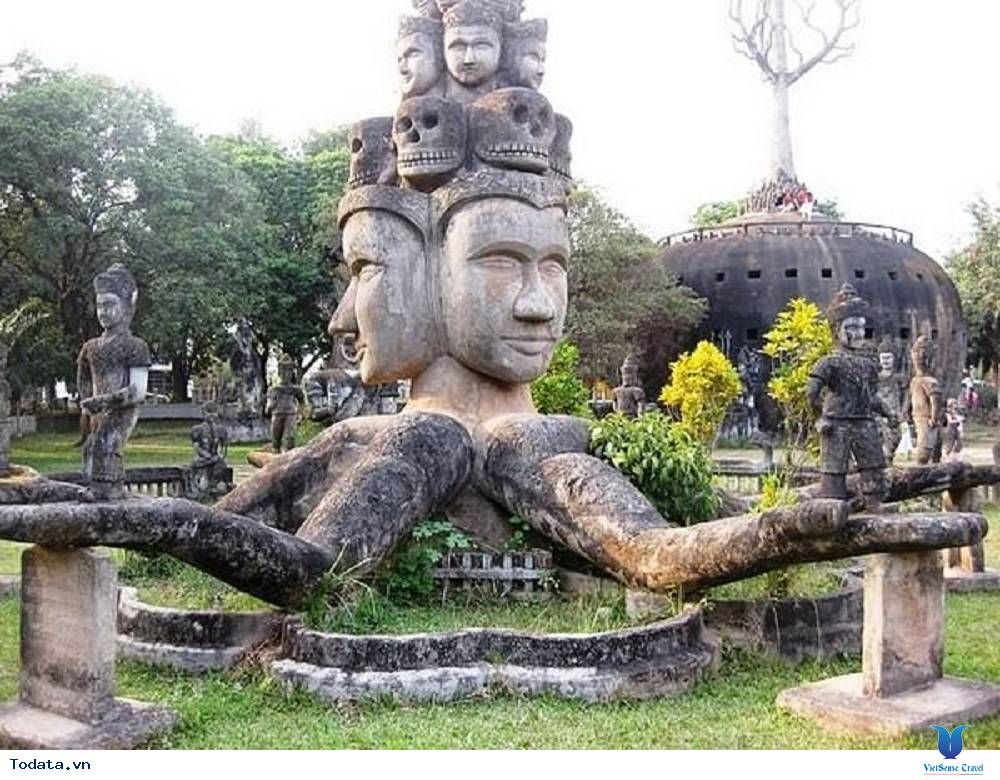 Tĩnh lặng với vườn tượng Phật tại Lào - Ảnh 2 Tĩnh lặng với vườn tượng Phật tại Lào - Ảnh 2