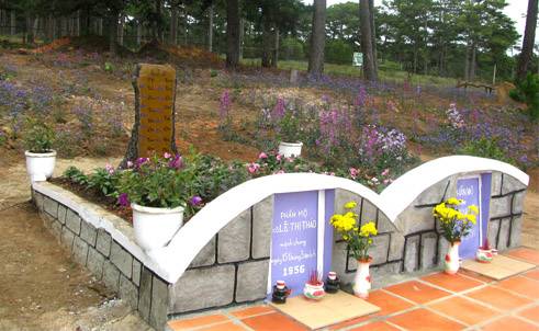 Tình Sử Bi Thương Đằng Sau Khu Đồi Thông Hai Mộ Đà Lạt - Ảnh 3