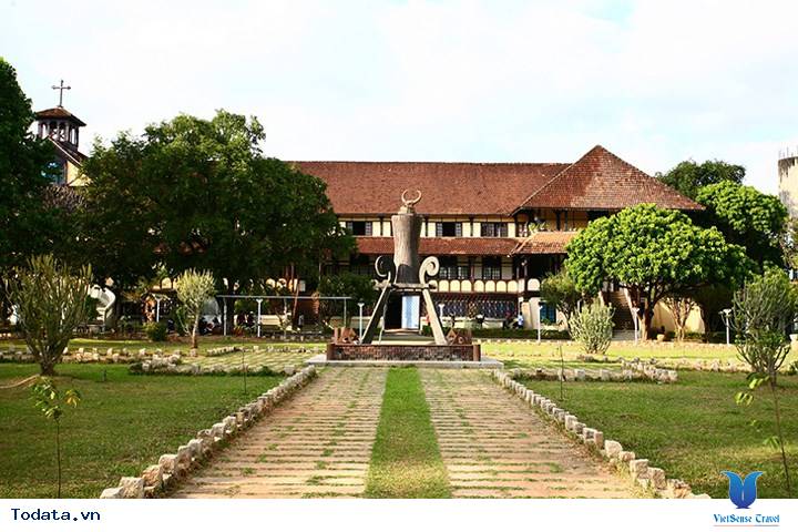 Tòa Giám Mục Kon Tum - Ảnh 4