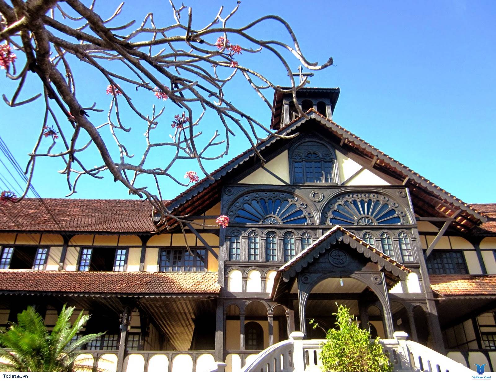 Tòa Giám Mục Kon Tum - Ảnh 2