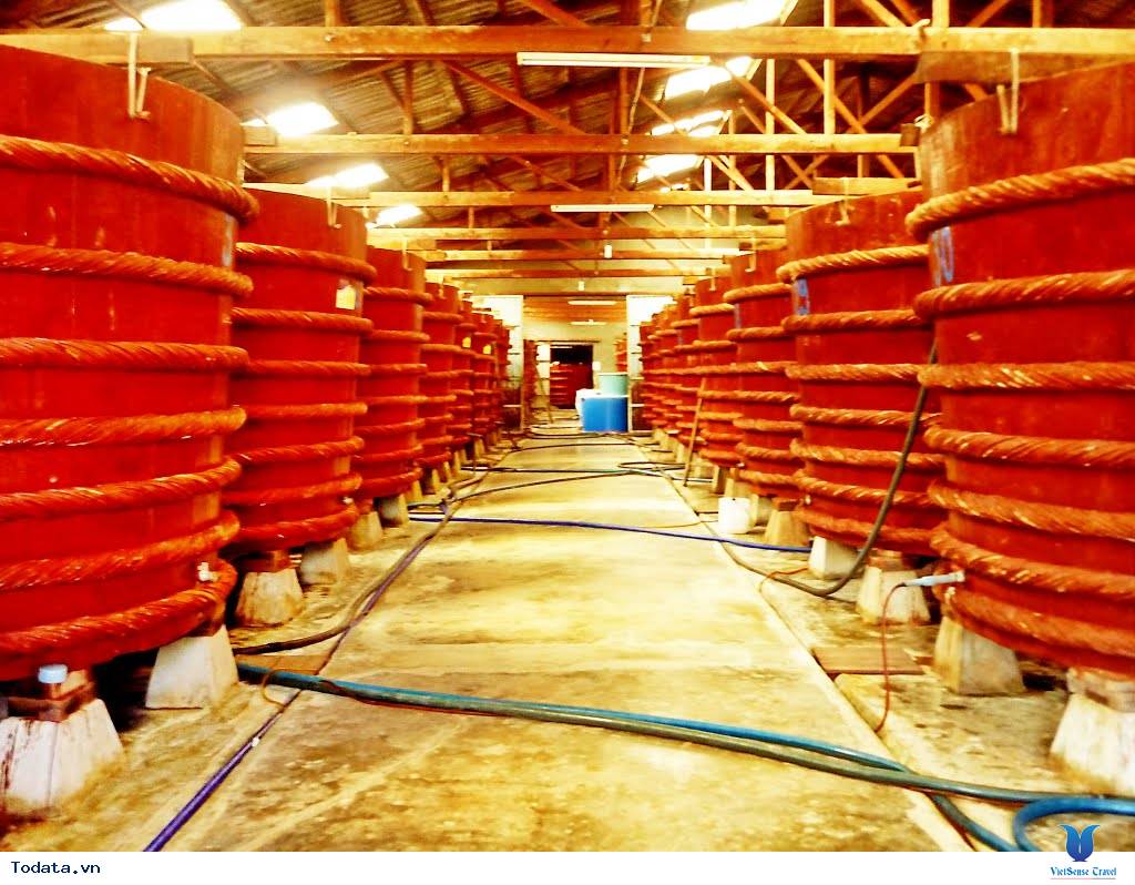 Trải nghiệm độc đáo tại nhà thùng sản xuất nước mắm Phú Quốc - Ảnh 1