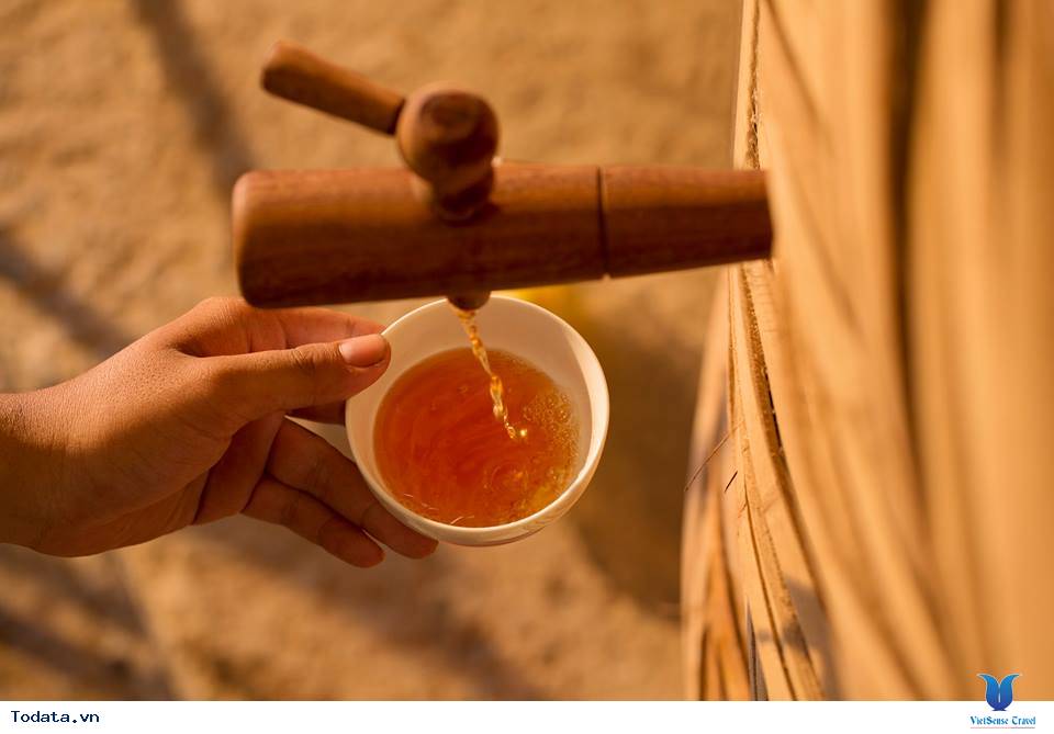 Trải nghiệm độc đáo tại nhà thùng sản xuất nước mắm Phú Quốc - Ảnh 9