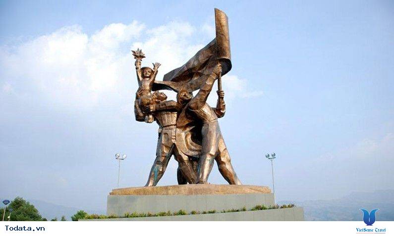 Uy Nghiêm Tượng Đài Chiến Thắng Điện Biên Phủ - Ảnh 5 Uy Nghiêm Tượng Đài Chiến Thắng Điện Biên Phủ - Ảnh 5