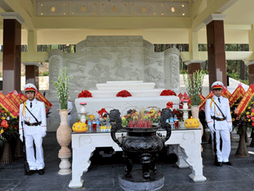 Về Nghệ An Viếng Thăm Mộ Cụ Bà Hoàng Thị Loan - Ảnh 2