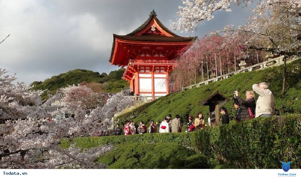 Viếng thăm ngôi chùa cổ Kiyomizu Dera ở Nhật Bản - Ảnh 1